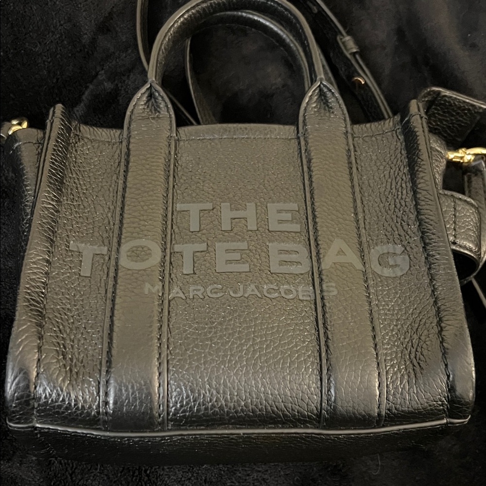 MARC JACOBS The Leather Crossbody Tote Bag - Picture 8 of 11